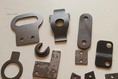 精密沖壓件產生時出現翻料、扭曲的原因及解決方法